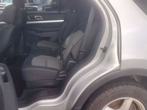 Used 2016 Ford Explorer XLT image 10