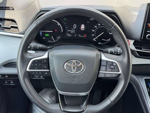 Used 2025 Toyota Sienna XLE FWD image 10