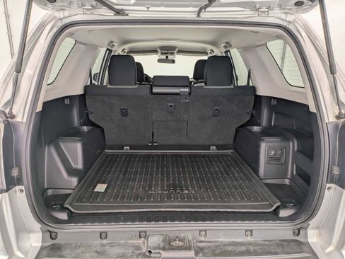 Used 2015 Toyota 4Runner SR5 AWD/4WD image 31