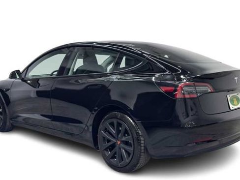 Used 2023 Tesla Model 3 Standard Range image 4