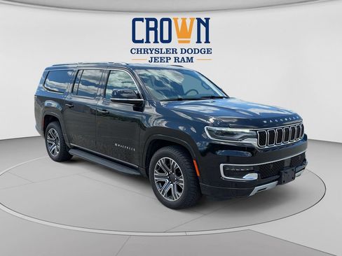 Used 2024 Jeep Wagoneer L Series II w/ Flexible Seating Group AWD/4WD image 1
