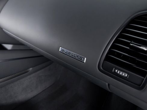 Used 2015 Audi R8 Competition image 38