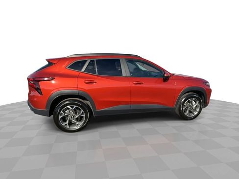 Certified 2024 Chevrolet Trax LT w/ Driver Confidence Package image 2