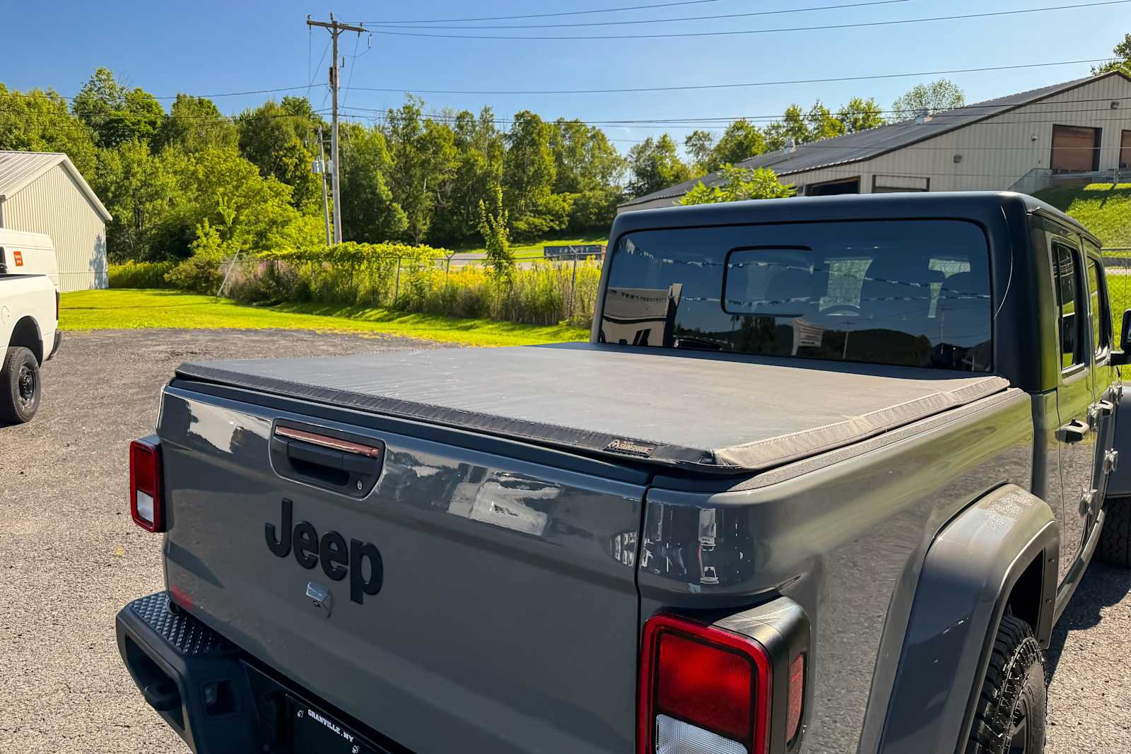 Certified 2022 Jeep Gladiator Sport AWD/4WD image 12