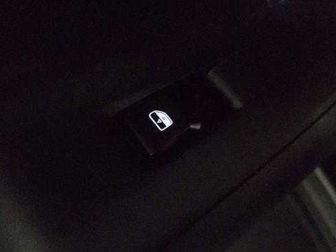 Used 2025 Jeep Compass Latitude w/ Altitude Special Edition image 17