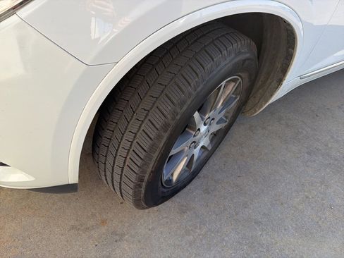 Used 2017 Buick Enclave Leather image 2