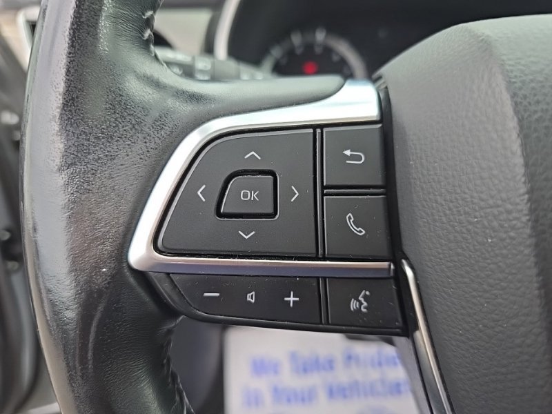 Used 2021 Toyota Highlander XLE AWD/4WD image 16