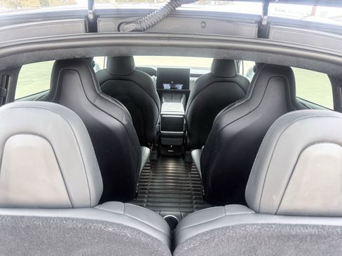 Used 2023 Tesla Model X Plaid image 25