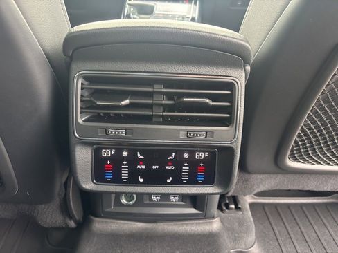 Used 2019 Audi Q8 Premium Plus AWD/4WD image 21