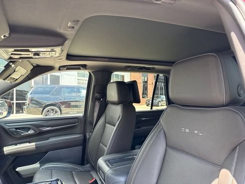 Used 2023 GMC Yukon Denali w/ Denali Reserve Package AWD/4WD image 3