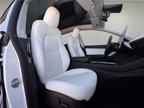 Used 2021 Tesla Model Y Long Range image 23