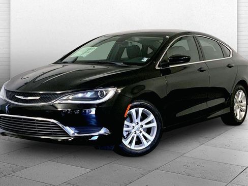 Used 2017 Chrysler 200 Limited Platinum w/ Mopar Interior Package FWD image 12