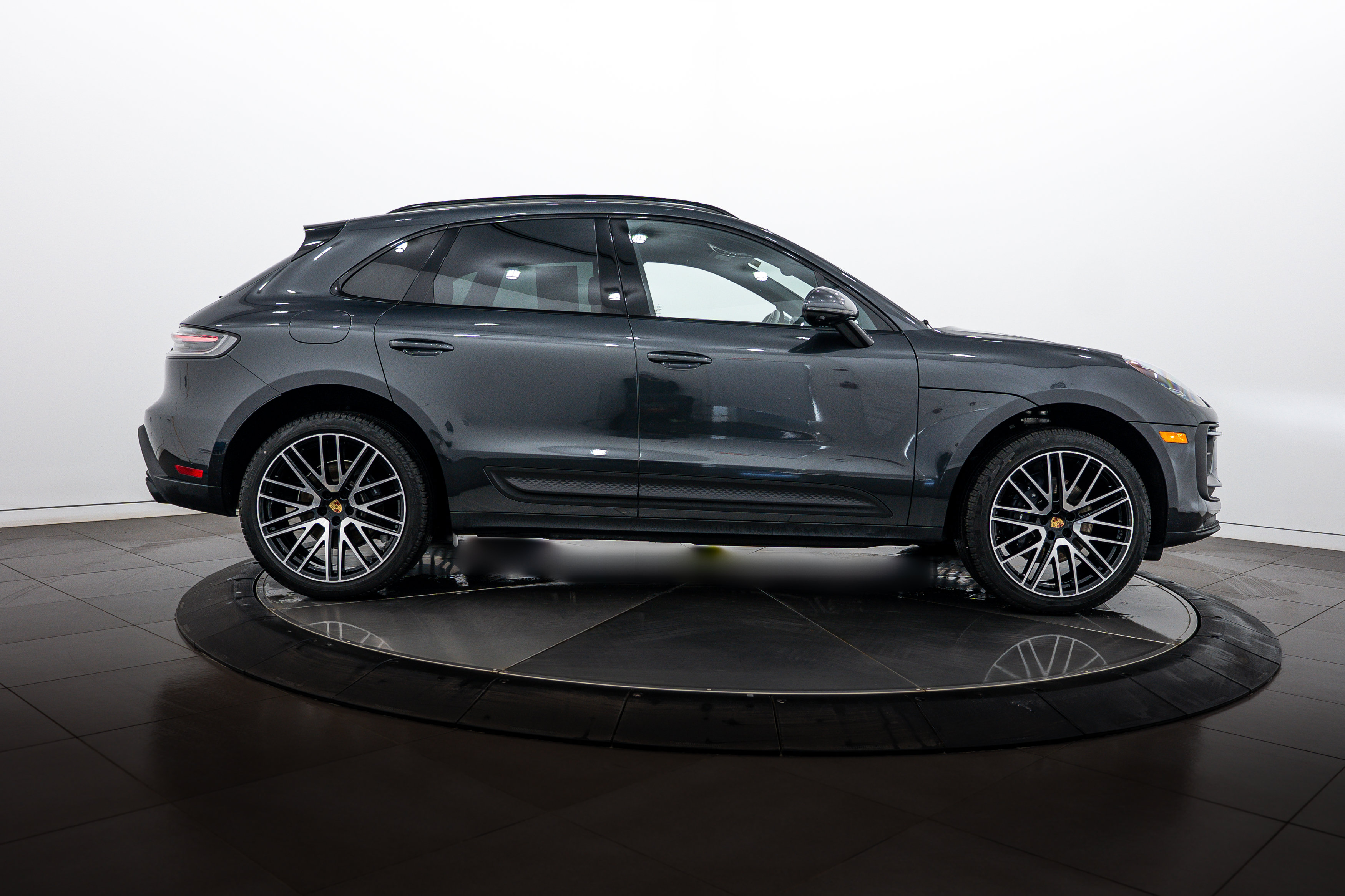 Certified 2026 Porsche Macan AWD/4WD image 8