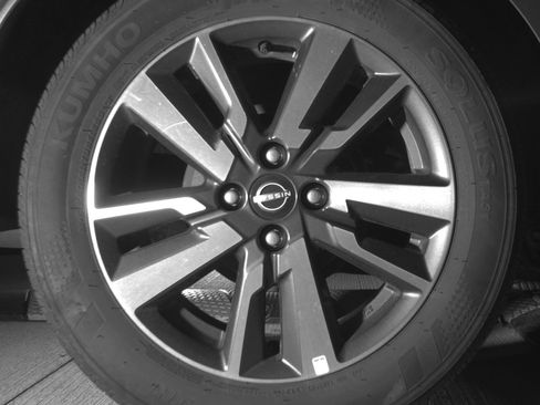 Used 2025 Nissan Versa SV FWD image 15