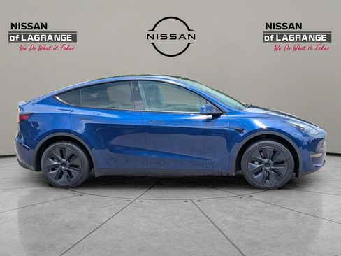 Used 2024 Tesla Model Y 2WD image 4