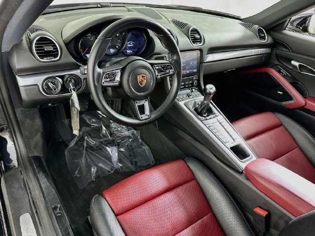 Used 2018 Porsche 718 Cayman RWD image 11