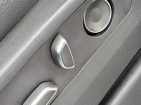 Used 2021 GMC Yukon Denali w/ Denali Premium Package image 9