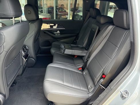 Used 2025 Mercedes-Benz GLS 450 4MATIC image 18