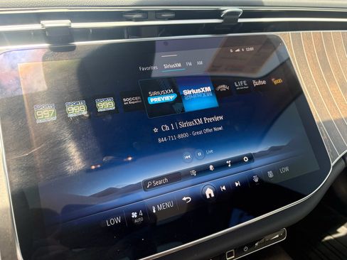 Used 2025 Mercedes-Benz E 350 Sedan image 19
