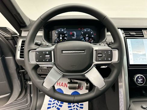 Used 2025 Land Rover Discovery Dynamic SE image 13