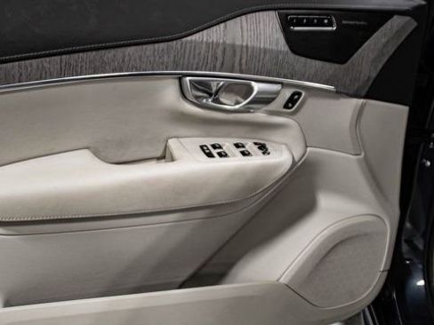 Used 2023 Volvo XC90 B6 Ultimate w/ Protection Package Premier image 10