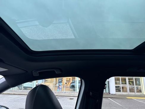 Certified 2023 Volkswagen Tiguan SE R-Line image 29