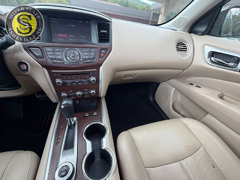 Used 2017 Nissan Pathfinder Platinum w/ Family Entertainment Package AWD/4WD image 28