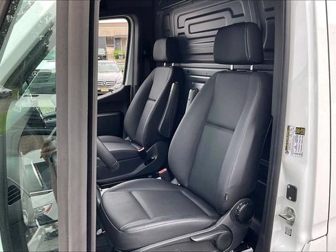 Used 2026 Mercedes-Benz Sprinter 2500 image 17