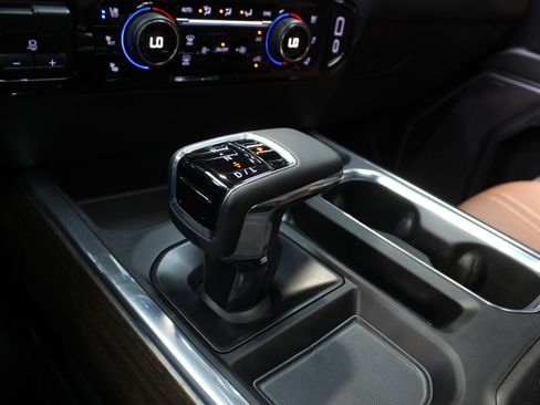 Used 2025 Chevrolet Silverado 1500 High Country w/ High Country Premium Package AWD/4WD image 81