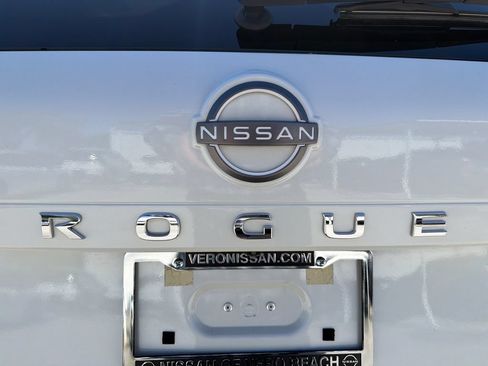 Used 2023 Nissan Rogue SL w/ SL Premium Package FWD image 10