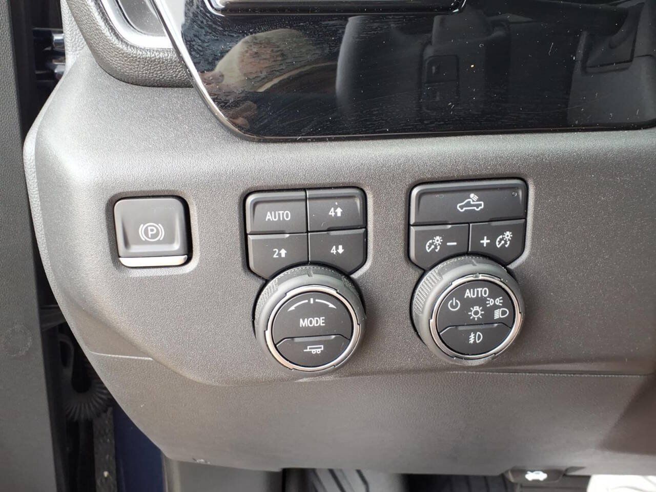 Used 2023 Chevrolet Silverado 1500 LT Trail Boss w/ Protection Package AWD/4WD image 23