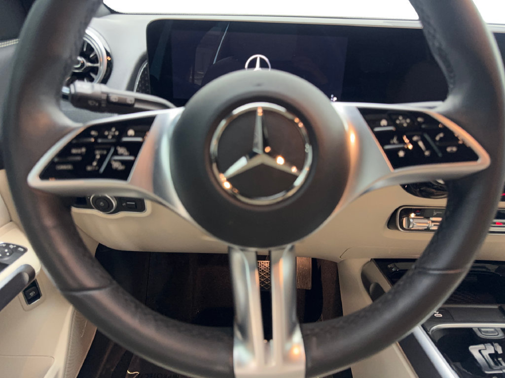 Used 2025 Mercedes-Benz GLB 250 w/ Exclusive Package image 56