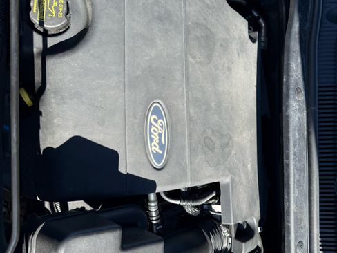 Used 2013 Ford Explorer XLT image 25