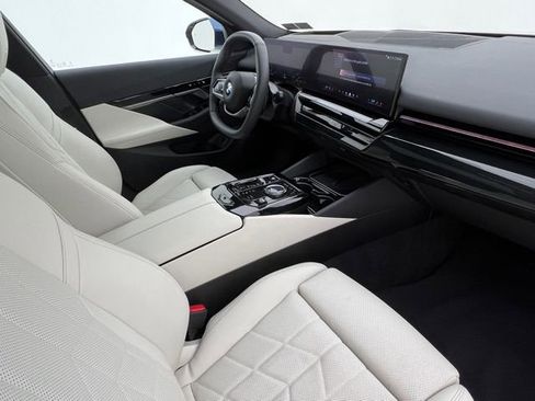 Certified 2026 BMW 530i xDrive w/ Premium Package AWD/4WD image 14