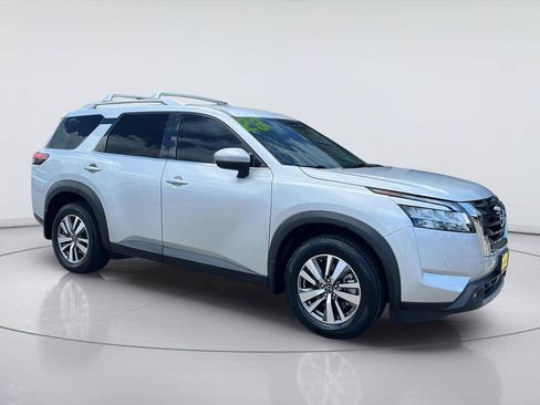 Used 2023 Nissan Pathfinder SL FWD image 1