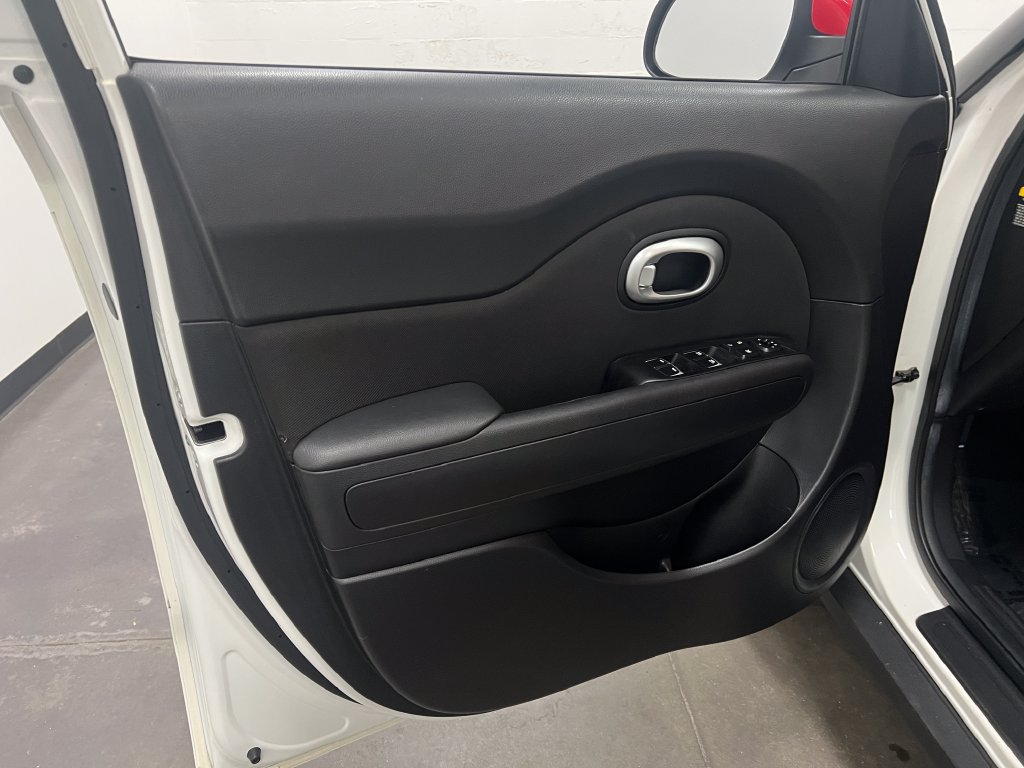 Used 2018 Kia Soul + FWD image 11