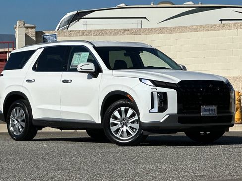 Used 2025 Hyundai Palisade SEL FWD image 2