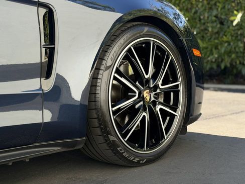 Used 2018 Porsche Panamera 4S image 18