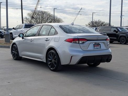 Used 2025 Toyota Corolla SE FWD image 8