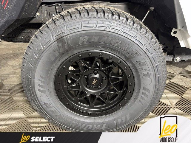Used 2023 Jeep Gladiator Sport AWD/4WD image 18