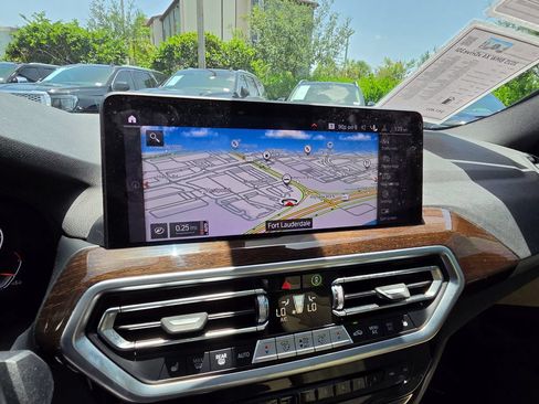 Used 2025 BMW X4 xDrive30i w/ Premium Package AWD/4WD image 3