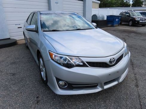 Used 2012 Toyota Camry SE FWD image 3