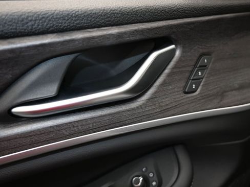 Used 2025 Jeep Grand Cherokee Limited image 13