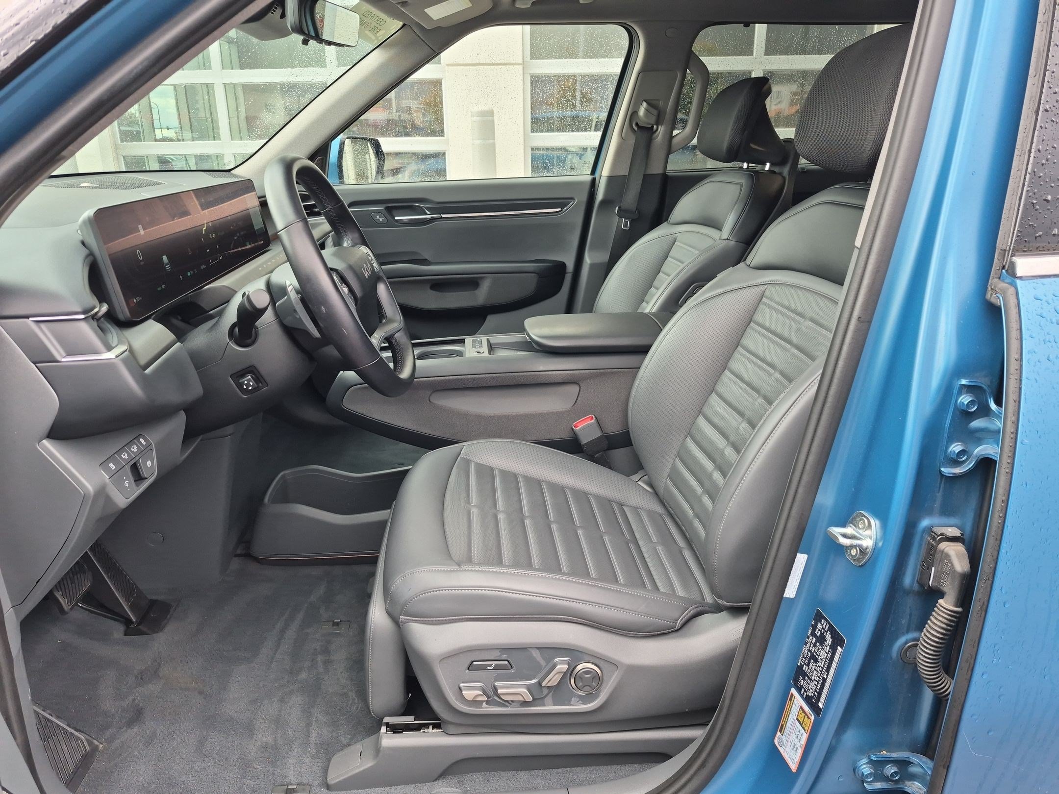 Used 2024 Kia EV9 Land w/ Towing Package AWD/4WD image 18