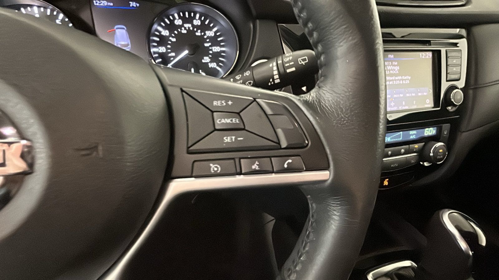 Used 2018 Nissan Rogue SV AWD/4WD image 20