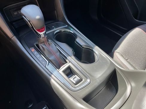 Used 2022 Chevrolet Equinox RS w/ Infotainment Package image 28