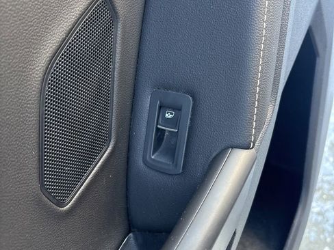 Used 2023 Volkswagen Tiguan SE R-Line image 38