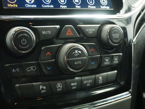 Certified 2021 Jeep Grand Cherokee Limited image 34