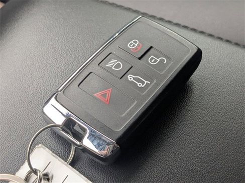 Used 2023 Land Rover Range Rover SE image 20