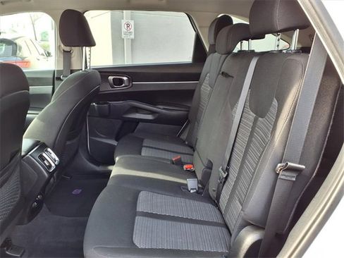 Used 2023 Kia Sorento LX image 9